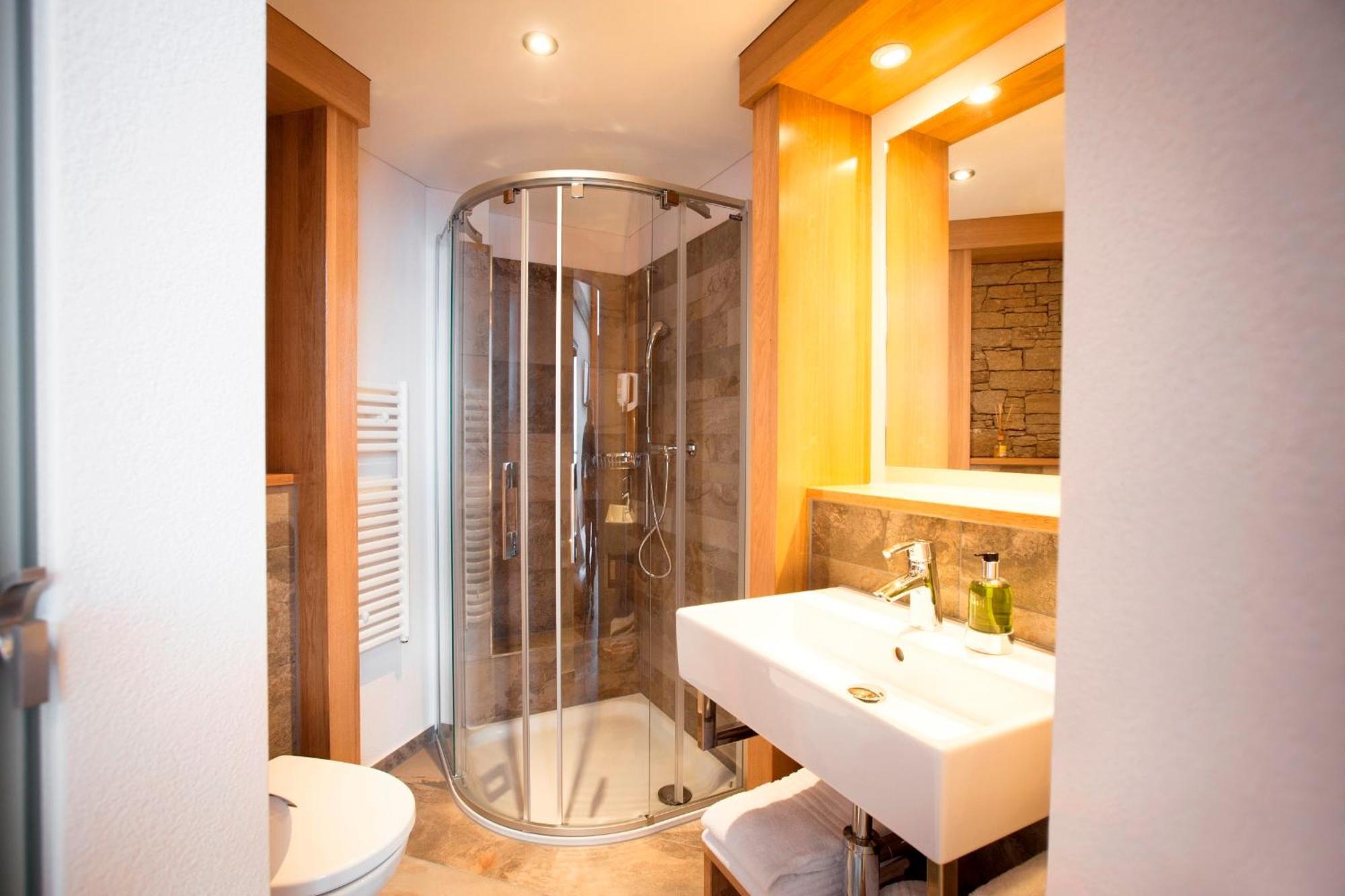 Berghotel Truebsee - Accessible Only By Cable Car Engelberg Room photo
